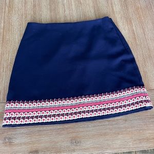 Vineyard vines Navy skirt with yarn hem detail, size 2